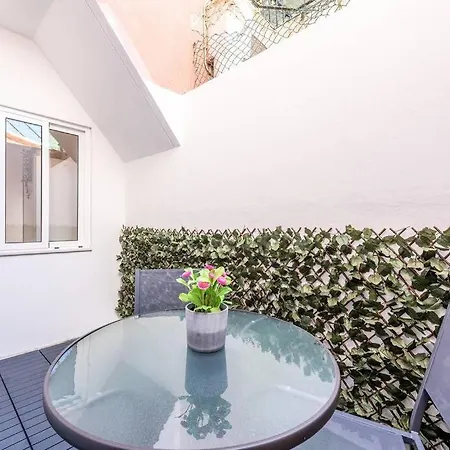 Cozy 1 Bedroom With Patio Апартаменты *